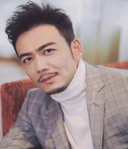 物是人非