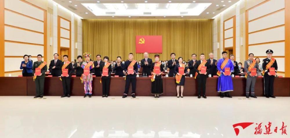 落实民族会议精神，民族工作的会议精神 