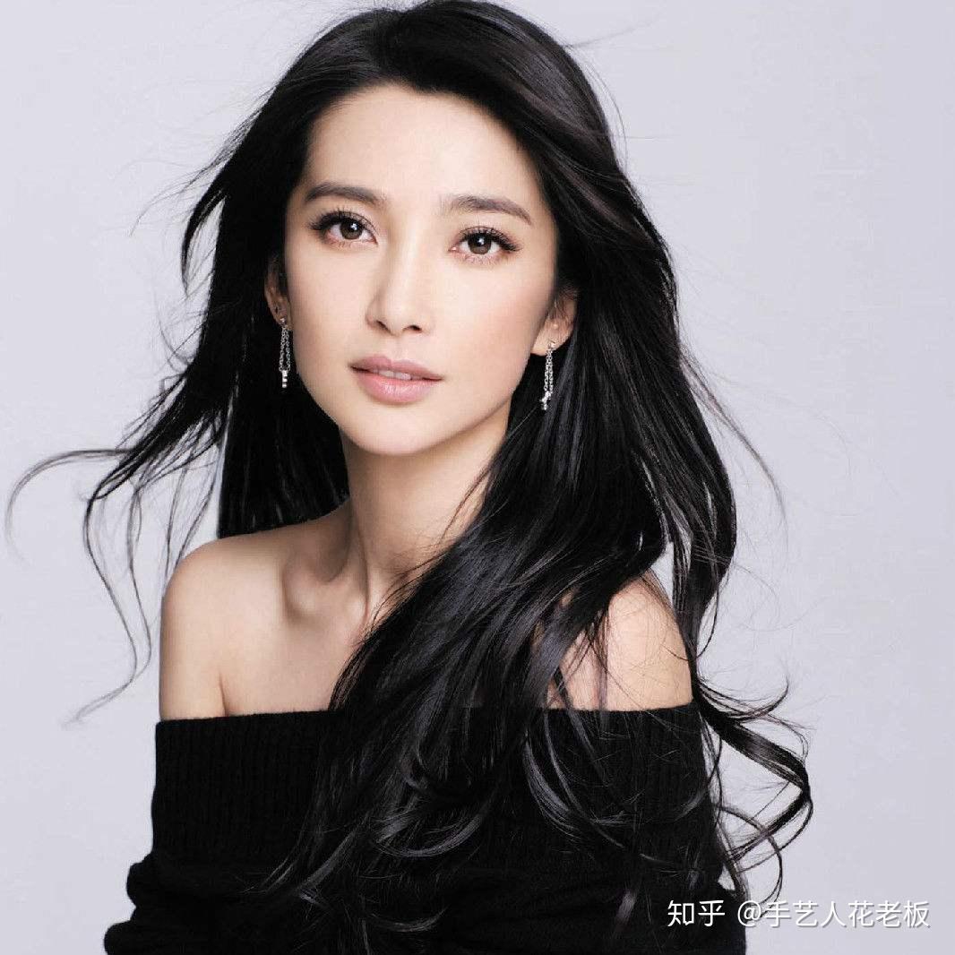 揭秘娱乐圈最火热女星——深度解读当下娱乐圈炙手可热的明星人物