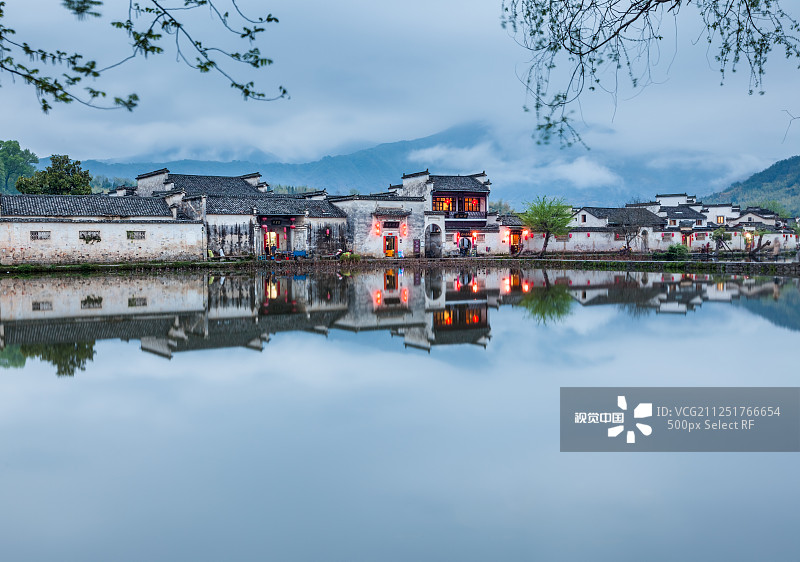 莲湖绝美旅游攻略，带你畅游美景胜地！